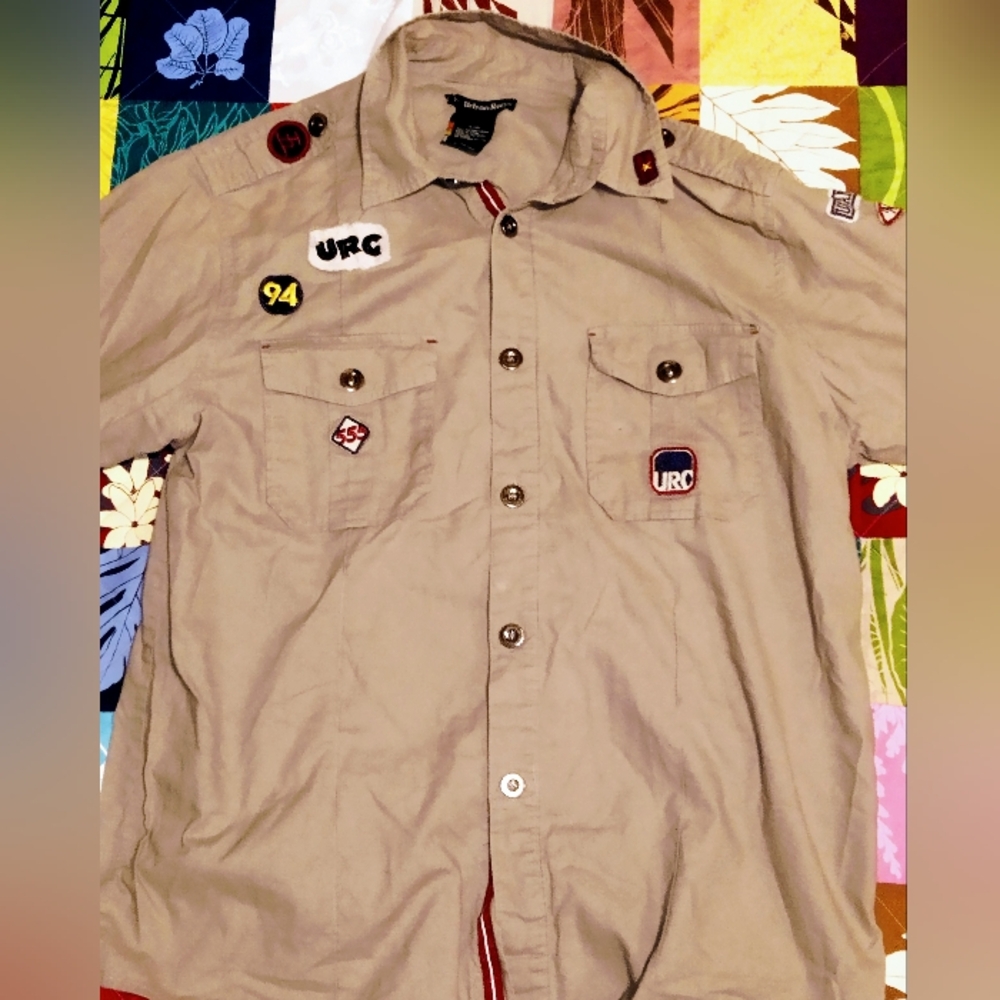 Y2K Vintage Urban Rags Men's Beige Button Down Shirt Size Large..
